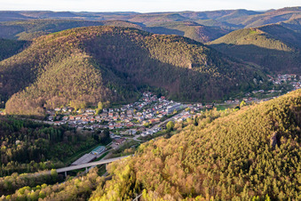 Vue aérienne de Burgstr à Wilgartswiesen dans le département Rhénanie-Palatinat, Allemagne