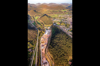 Vue oblique de Zone industrielle de Neufeld à Wilgartswiesen dans le département Rhénanie-Palatinat, Allemagne