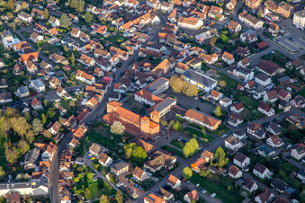 Vue aérienne de Église du Christ-Roi à Hauenstein dans le département Rhénanie-Palatinat, Allemagne
