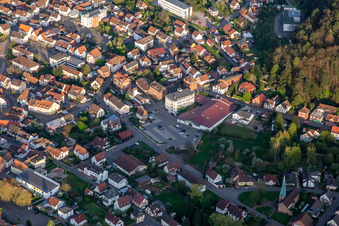 Vue aérienne de EDEKA Schopfer à Hauenstein dans le département Rhénanie-Palatinat, Allemagne