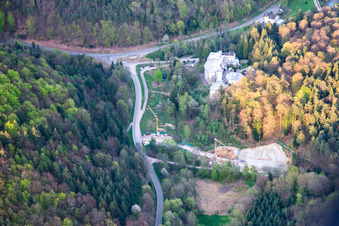 Chantier de construction du portail ouest du tunnel Astrid pour le passage souterrain et le contournement de Bad Bergzabern entre la B427 (Kurtalstraße) et la B38 (Weinstraße) à Bad Bergzabern dans le département Rhénanie-Palatinat, Allemagne hors des airs