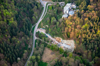 Chantier de construction du portail ouest du tunnel Astrid pour le passage souterrain et le contournement de Bad Bergzabern entre la B427 (Kurtalstraße) et la B38 (Weinstraße) à Bad Bergzabern dans le département Rhénanie-Palatinat, Allemagne vue d'en haut