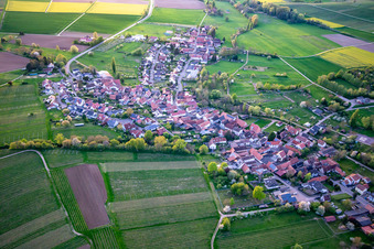 Vue aérienne de De l'est à Oberhausen dans le département Rhénanie-Palatinat, Allemagne