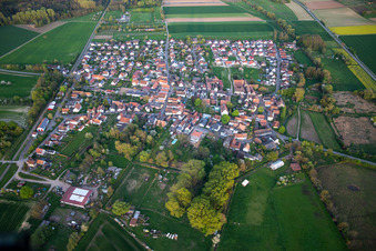 Vue aérienne de De l'ouest à Barbelroth dans le département Rhénanie-Palatinat, Allemagne