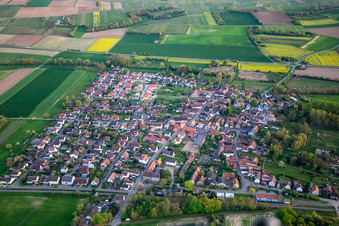Vue aérienne de Du nord à Barbelroth dans le département Rhénanie-Palatinat, Allemagne