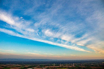 Vue oblique de Parc éolien à Freckenfeld dans le département Rhénanie-Palatinat, Allemagne