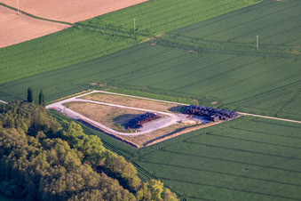 Vue aérienne de Installation de stockage des gazoducs usagés du TENP I à le quartier Gleiszellen in Gleiszellen-Gleishorbach dans le département Rhénanie-Palatinat, Allemagne