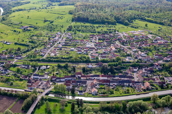 Vue aérienne de Pont sur la Sarre à Rémelfing dans le département Moselle, France