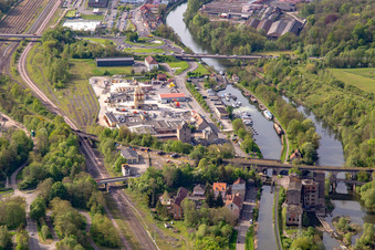 Vue aérienne de Port de plaisance à l'écluse 27 Saargemünd du Canal à Charbon de la Sarre "Canal des houillères de la Sarre à Saargemünd dans le département Moselle, France