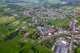 Vue aérienne de De l'ouest à Petit-Réderching dans le département Moselle, France