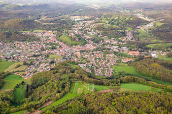 Vue aérienne de De l'ouest à Bitsch dans le département Moselle, France
