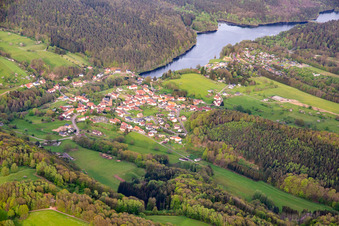 Vue aérienne de Étang de Haspelschiedt à Haspelschiedt dans le département Moselle, France
