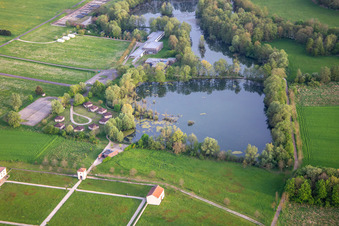 Vue aérienne de Cabane de pêcheur Reinheim au Parc culturel européen de Bliesbruck-Reinheim à le quartier Reinheim in Gersheim dans le département Sarre, Allemagne