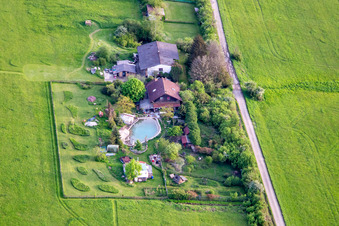Vue aérienne de Idylle de jardin à Blies-Ébersing dans le département Moselle, France