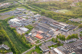 Vue aérienne de Greta Lorraine Est, Groupe Mibelle Sarreguemines à le quartier Zone Industrielle du Grand Bois Fayencerie in Saargemünd dans le département Moselle, France