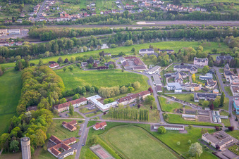 Photographie aérienne de Centre hospitalier spécialisé à le quartier Blauberg in Saargemünd dans le département Moselle, France