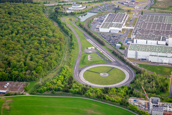 Vue aérienne de Piste d'essai de MAHLE Behr Hambach SAS à Hambach dans le département Moselle, France