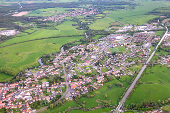 Vue aérienne de Du nord-ouest à Sarralbe dans le département Moselle, France