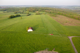 Vue aérienne de Plateforme ULM L'Oiseau Blanc à Achen dans le département Moselle, France