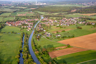 Vue aérienne de Du nord-est à Herbitzheim dans le département Bas Rhin, France
