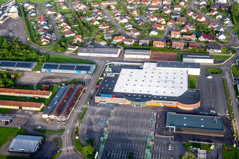 Vue aérienne de Super U et Drive à Sarralbe dans le département Moselle, France
