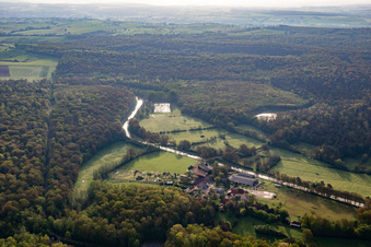 Vue aérienne de Parc Naturel de Cheval à Neuweyerhof à Altwiller dans le département Bas Rhin, France