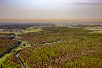 Vue aérienne de Canal des Houillères de la Sarre à Vibersviller dans le département Moselle, France