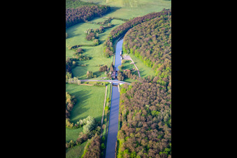 Vue aérienne de Ecluse N° 15Vibersviller sur le Canal des Houillères de la Sarre à Vibersviller dans le département Moselle, France