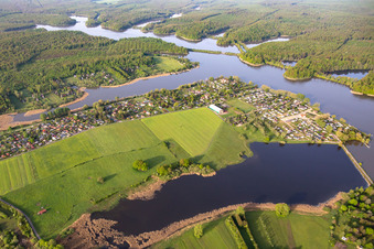 Vue aérienne de Camping Municipal Le Lac Vert à Hirschweyer à Mittersheim dans le département Moselle, France