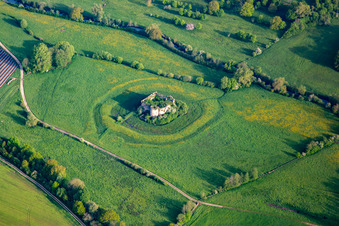 Vue aérienne de Château du Gerolseck à Niederstinzel dans le département Moselle, France