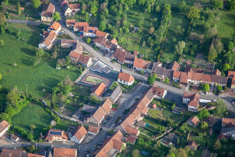 Vue aérienne de Rue Principale à Burbach dans le département Bas Rhin, France