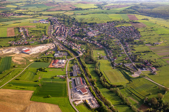 Vue aérienne de Du sud à Diemeringen dans le département Bas Rhin, France