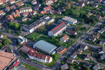 Vue aérienne de Collège du Gland à Diemeringen dans le département Bas Rhin, France