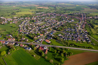 Vue aérienne de Du sud à Petit-Réderching dans le département Moselle, France