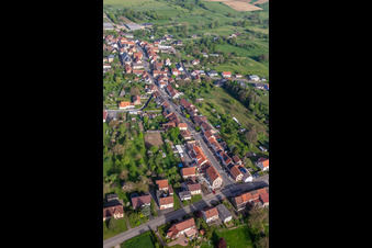 Vue aérienne de Rue Sainte-Croix à Petit-Réderching dans le département Moselle, France