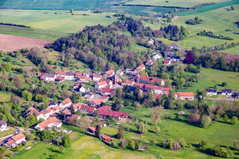 Vue aérienne de Déguisement à Bettviller dans le département Moselle, France
