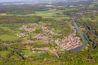 Vue aérienne de Boucle de la Sarre à Wittring dans le département Moselle, France