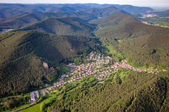 Vue aérienne de Du sud-ouest à Lug dans le département Rhénanie-Palatinat, Allemagne