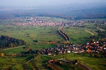 Vue aérienne de Du nord-ouest à le quartier Schöllbronn in Ettlingen dans le département Bade-Wurtemberg, Allemagne