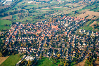 Vue aérienne de Du sud à le quartier Ettlingenweier in Ettlingen dans le département Bade-Wurtemberg, Allemagne