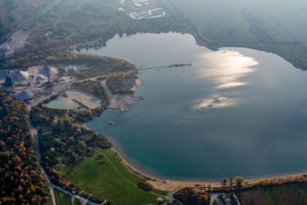 Vue aérienne de Lac Epple à le quartier Silberstreifen in Rheinstetten dans le département Bade-Wurtemberg, Allemagne