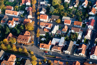 Vue aérienne de Karlsruher Straße x Hauptstr à le quartier Forchheim in Rheinstetten dans le département Bade-Wurtemberg, Allemagne