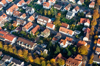 Vue aérienne de Rue Karlsruher à le quartier Forchheim in Rheinstetten dans le département Bade-Wurtemberg, Allemagne
