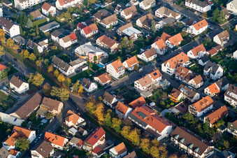 Vue aérienne de Karlsruher Straße x Albgaustr à le quartier Forchheim in Rheinstetten dans le département Bade-Wurtemberg, Allemagne