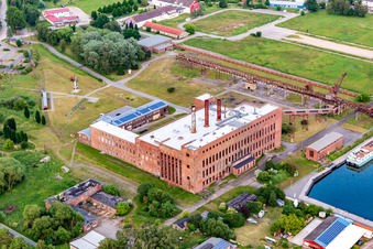 Photographie aérienne de Musée historique et technique Peenemünde sur la construction de fusées pendant la Seconde Guerre mondiale dans l'ancienne centrale électrique à Peenemünde dans le département Mecklembourg-Poméranie occidentale, Allemagne
