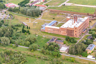 Vue oblique de Musée historique et technique Peenemünde sur la construction de fusées pendant la Seconde Guerre mondiale dans l'ancienne centrale électrique à Peenemünde dans le département Mecklembourg-Poméranie occidentale, Allemagne