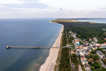 Vue aérienne de Jetée avec télécabine de plongée Zinnowitz depuis l'ouest à Zinnowitz dans le département Mecklembourg-Poméranie occidentale, Allemagne
