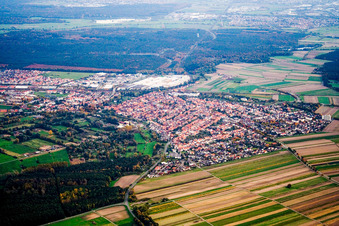 Vue aérienne de De l'ouest à le quartier Graben in Graben-Neudorf dans le département Bade-Wurtemberg, Allemagne