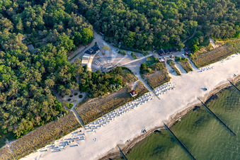 Vue aérienne de Plage et espace spa Zempin à Zempin dans le département Mecklembourg-Poméranie occidentale, Allemagne
