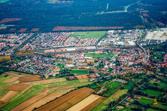 Vue aérienne de De l'ouest à le quartier Graben in Graben-Neudorf dans le département Bade-Wurtemberg, Allemagne